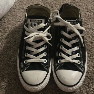 Woman’s black converse size 9. Worn twice.